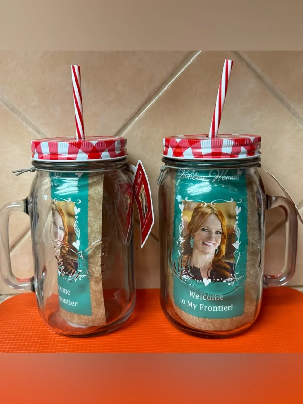 NWT The Pioneer Woman Clear Mason Jars with Red Gingham Lid and Striped Straw